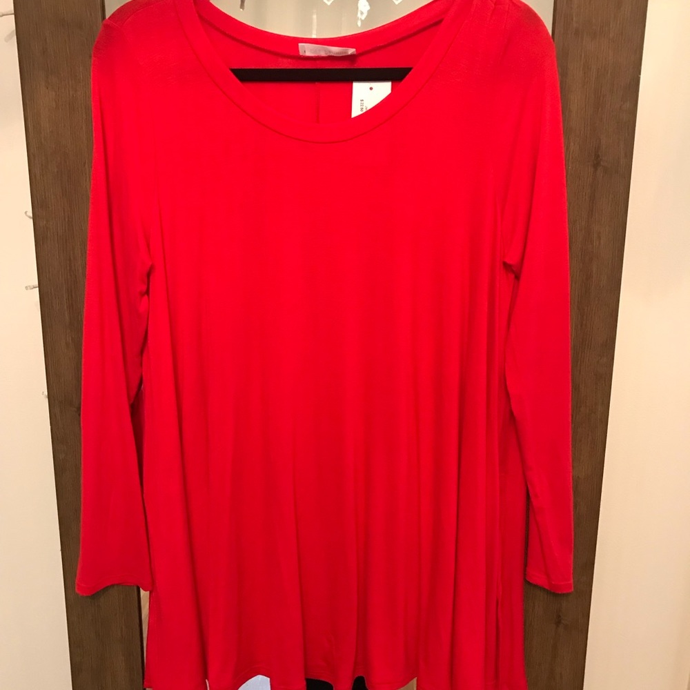 Flowy shirt with side slits